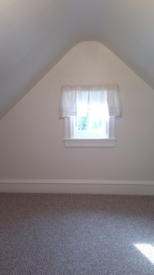 Additional room/ bedroom dimensions 7' x 12' - 2116 Old Welsh Road