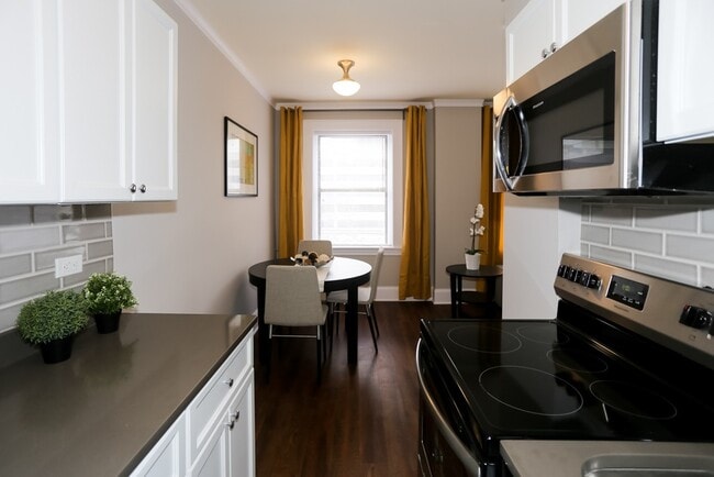 Foto del edificio - 817 W Lakeside Pl