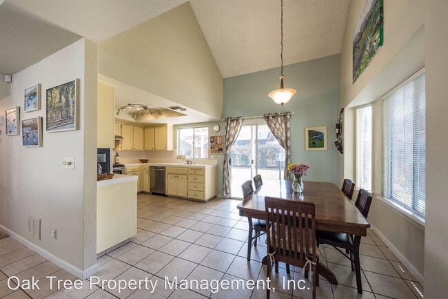 Building Photo - 3 br, 2 bath House - 1641 E. Solar Avenue