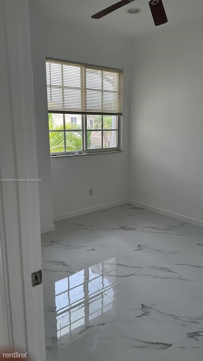 Building Photo - 3 br, 2.5 bath House - 2714 SW 81st Ter Un...