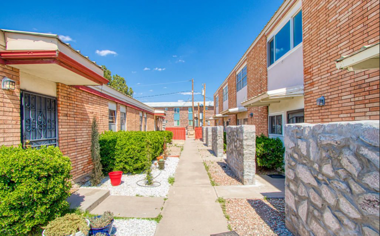 Primary Photo - Condo for RENT!