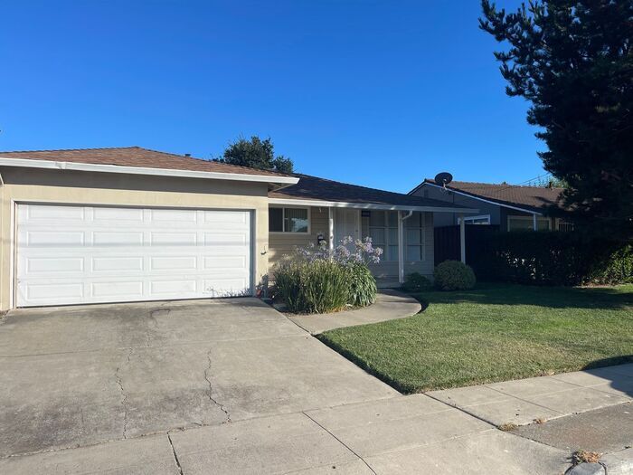 Primary Photo - Beautiful 3 Bedrooms 2 Bath Home in Fremont