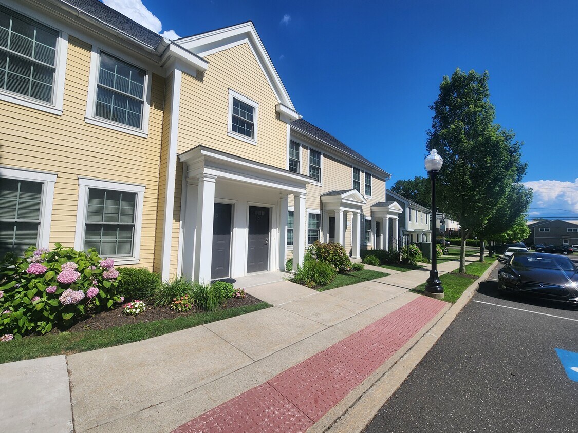 Foto principal - 10 Rockfield Dr