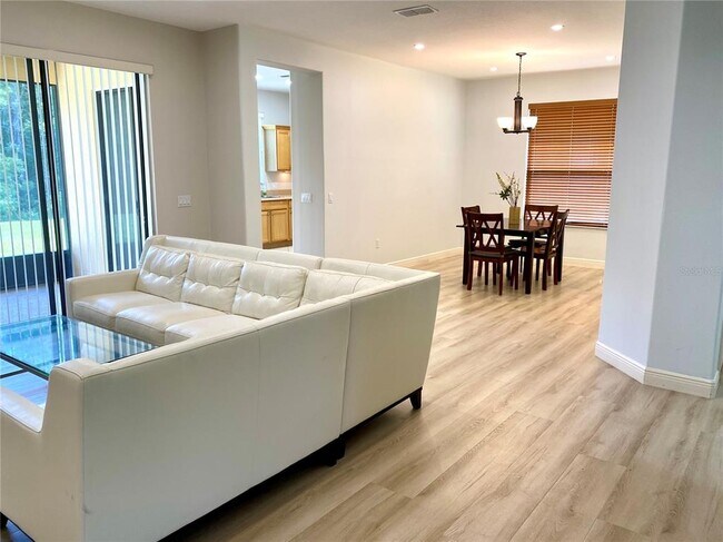 Building Photo - 167 Los Gatos Pl