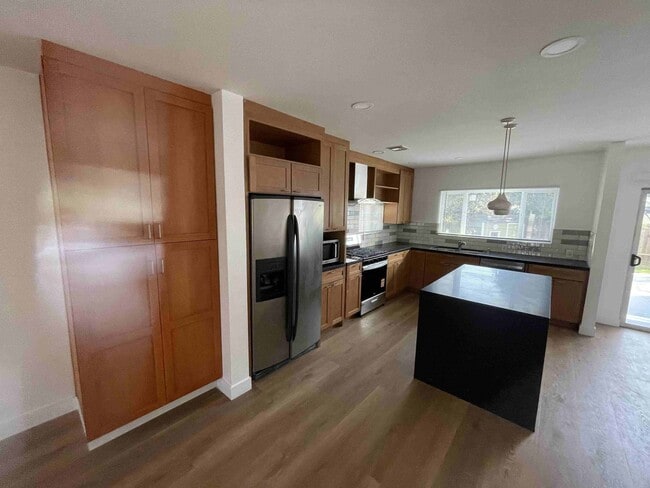 Building Photo - COMPLETELY REMODELED HOME IN QUIET AREA!