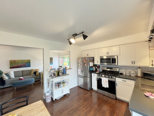 Building Photo - Single level modern finishes - Los Osos Home