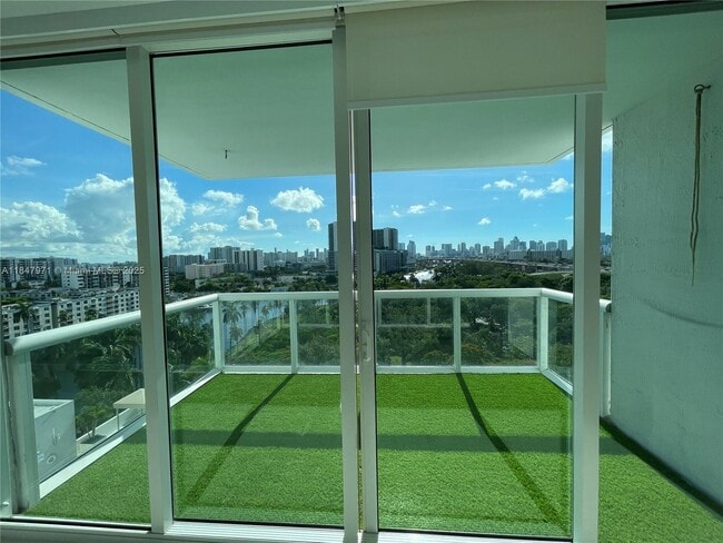 Foto del edificio - 1861 NW S River Dr