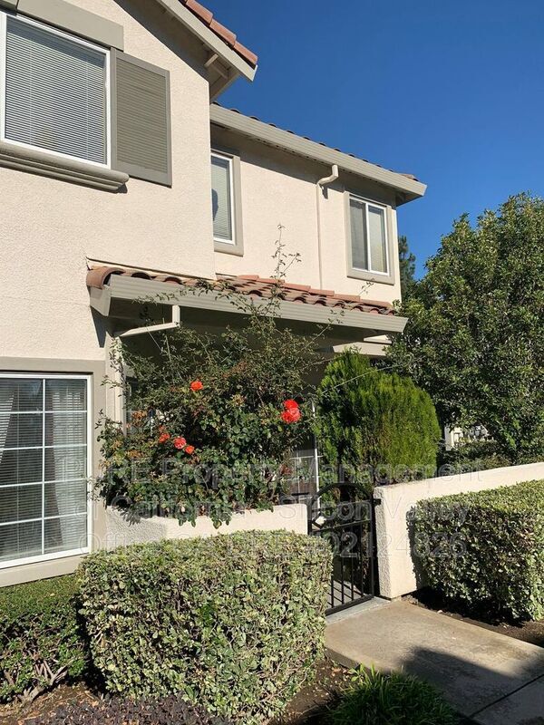 Foto del edificio - 1224 Tea Rose Cir