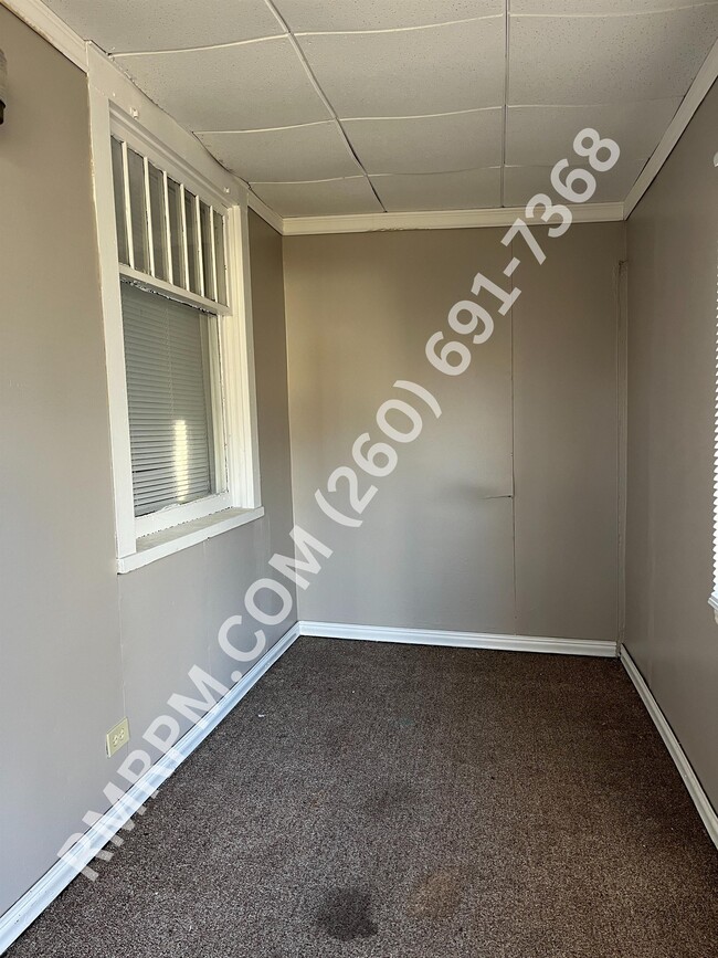 Building Photo - 1018 Woodview Blvd