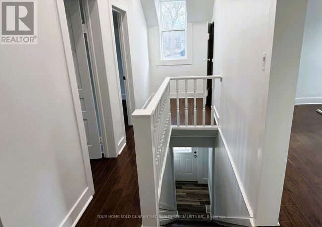 Building Photo - 98 Wellington St E