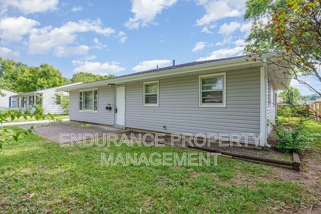 Building Photo - 3956 Montevideo Dr