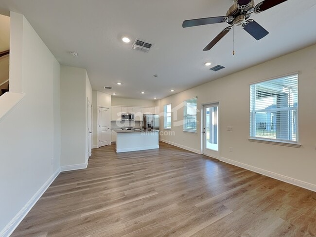 Foto del edificio - 5998 Pinewood Ests Dr