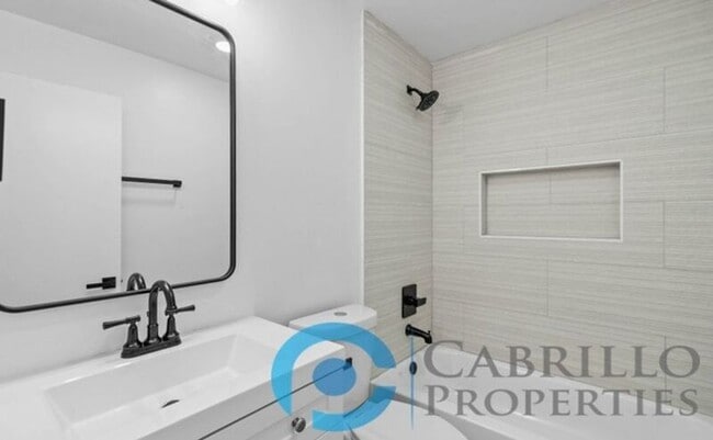 Foto del edificio - 207 E 1st St