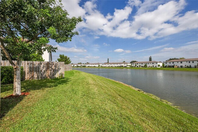 Foto del edificio - 12705 NW 23rd Pl