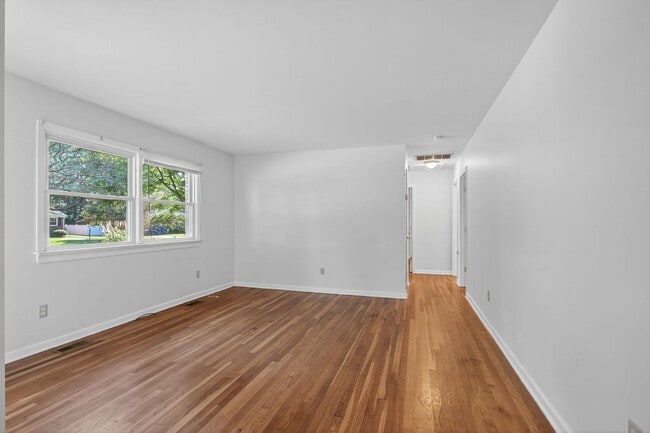 Building Photo - 347 Cabot Dr