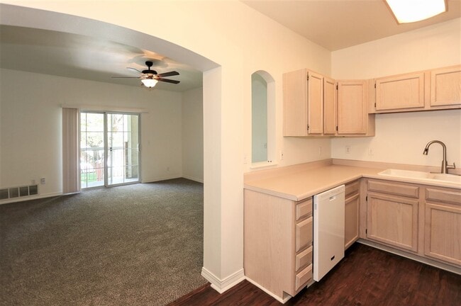 Building Photo - 2 Bedroom Condo in Downtown SLC