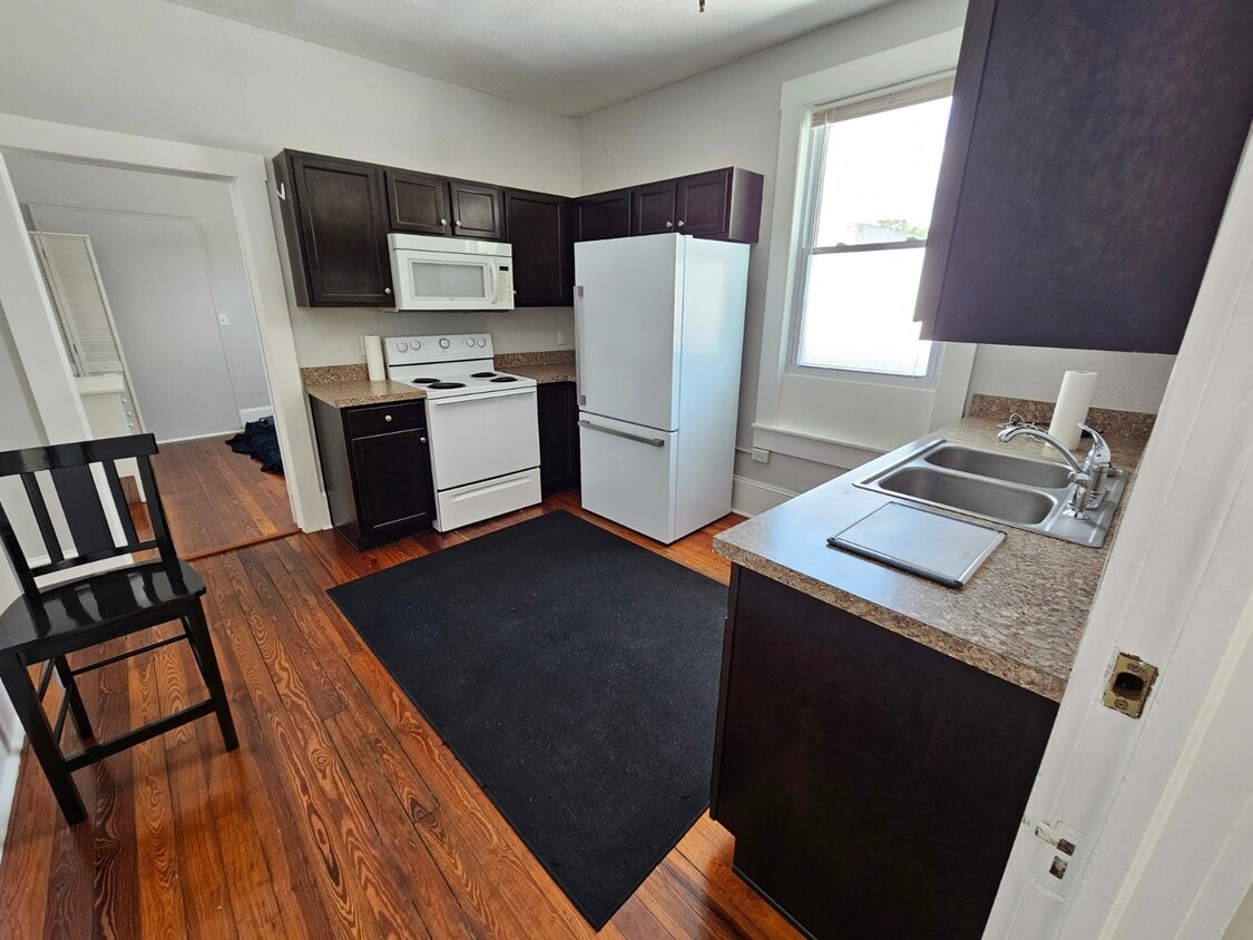 Primary Photo - 115 E 4th Ave