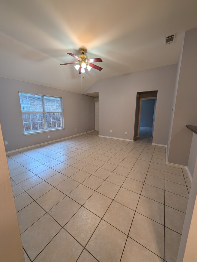 Foto del edificio - 1707 Tina Marie Rd