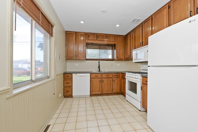 Building Photo - 6820 W Crandall Ave