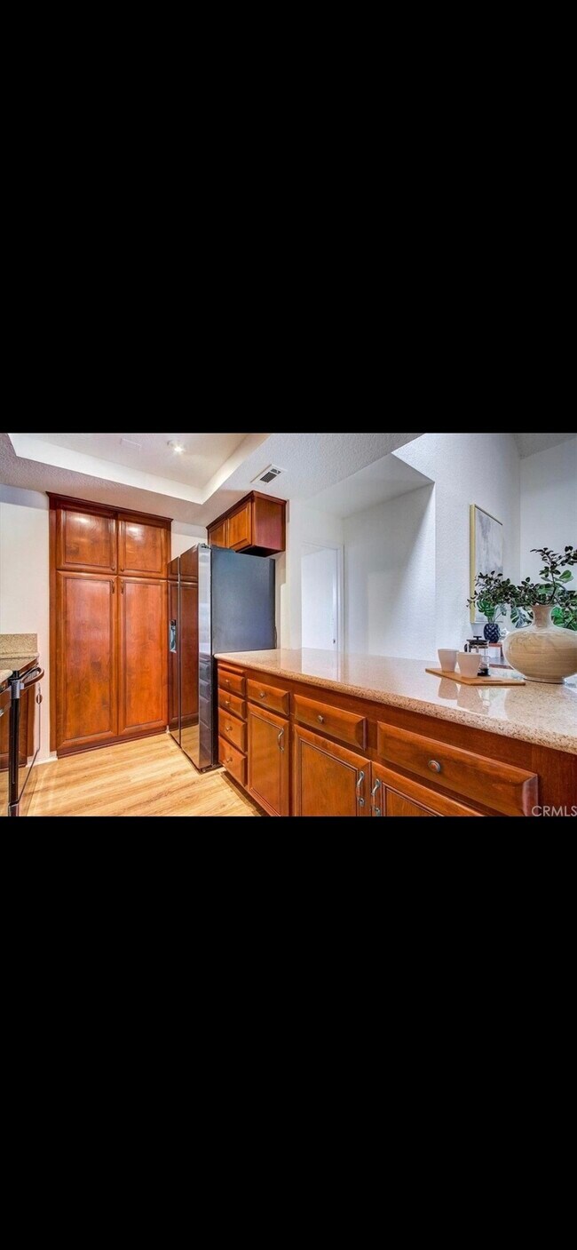 Cocina - 3401 E Wilton St