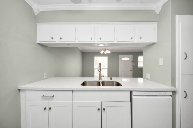 Foto del edificio - 44 W Tri Oaks Ln