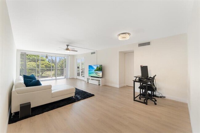 Building Photo - 2650 S Course Dr