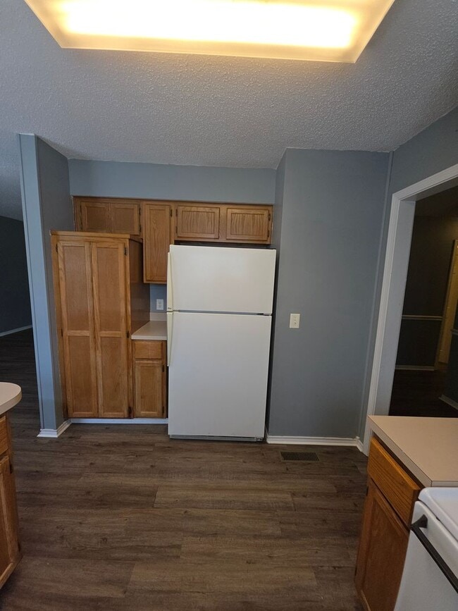 Building Photo - 408 Austin Cir