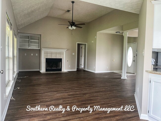 Building Photo - Fine Silver Living in Silver Pointe