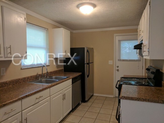 Building Photo - 7885 Timber Hill Dr