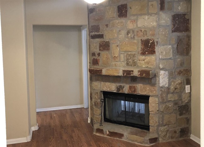 Building Photo - 140 Oak Grove Pkwy
