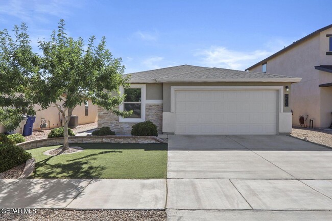 Building Photo - 3917 Desert Dunes Dr
