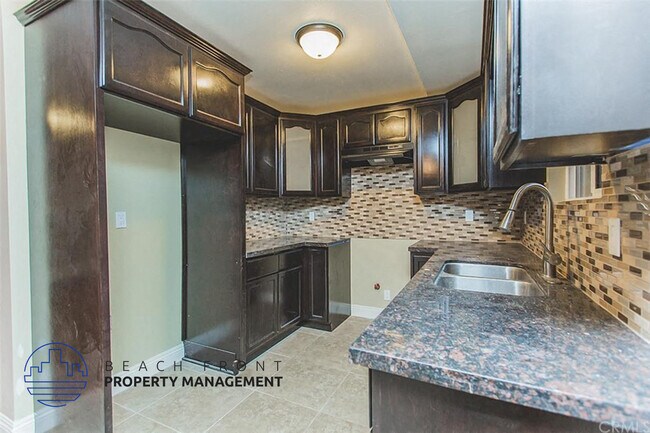 Foto del edificio - 822-824 E. 75th St.