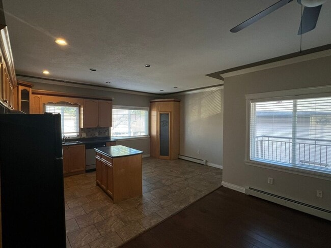 Building Photo - Quite Suite in Mission