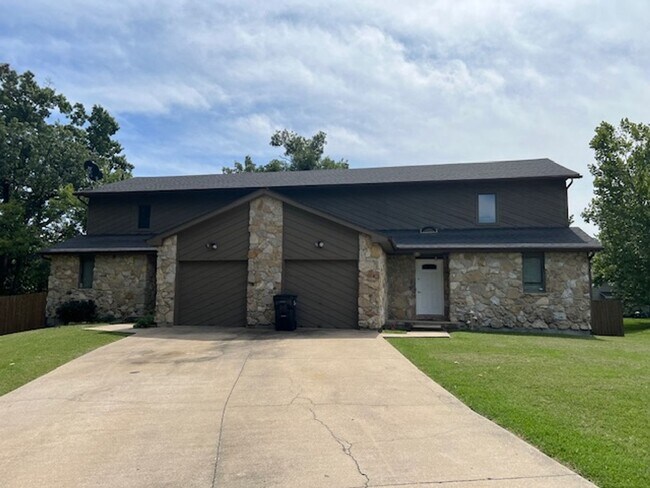 Foto del edificio - 201- 203 Briarcrest Ct