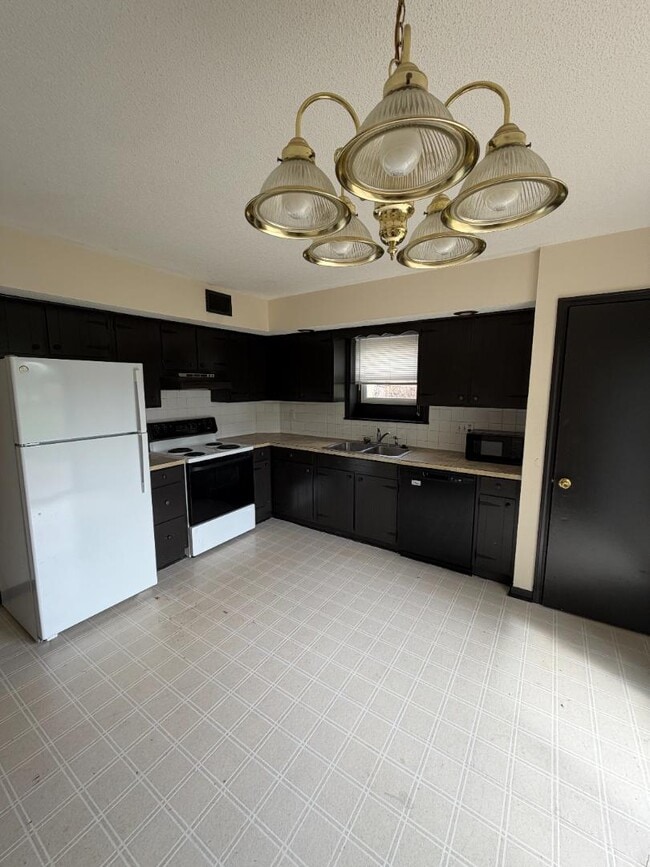 Foto del edificio - 481 Perrey Dr