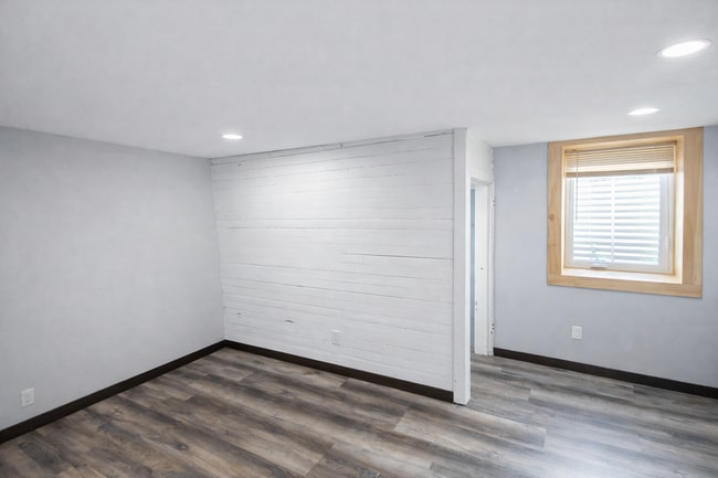 Building Photo - 809 13th Ave SE