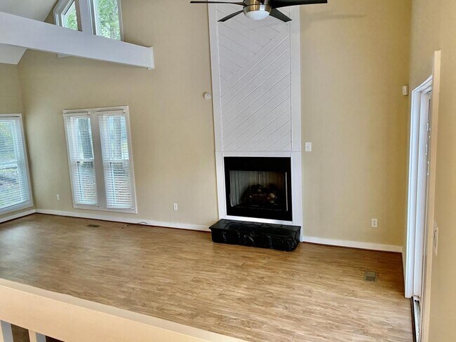 Building Photo - 5745 Waterwood Dr