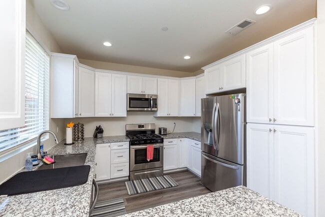 Foto del edificio - 4 Bed, 2.5 Bath - Lemon Grove Single Famil...