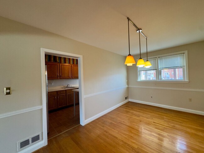 Foto del edificio - Spacious 3Bed/2.5Bath Townhome in Halethorpe