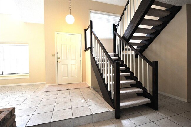 Foto del edificio - 2115 Braesmeadow Ln