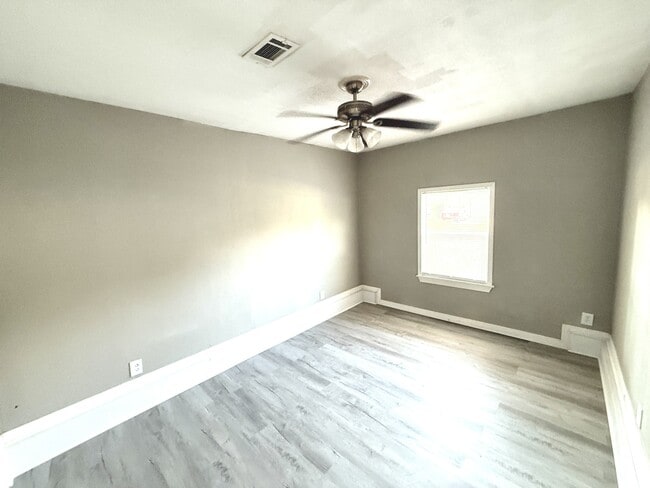 Foto del edificio - 404 Ash St NW