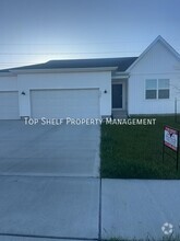 Building Photo - 1407 NE Crossing Oaks Dr