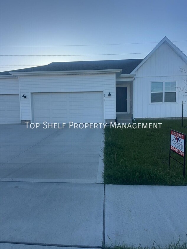 Foto principal - 1407 NE Crossing Oaks Dr