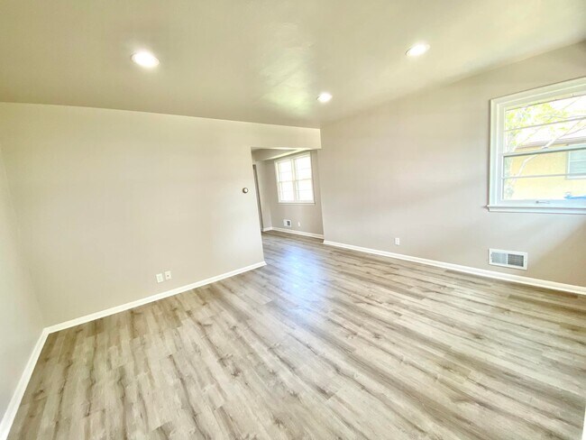 Living Room - 1213 Margaret St
