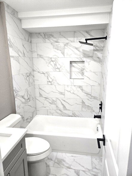 Building Photo - 412 Azalea Dr