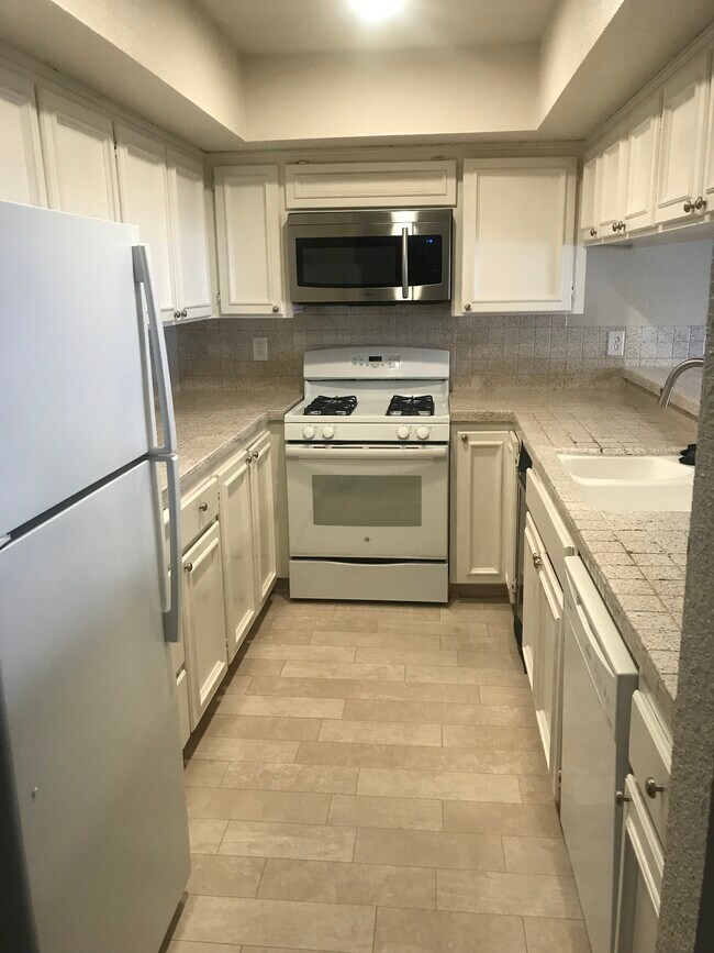 Kitchen with newer appliances - 1396 El Camino Real