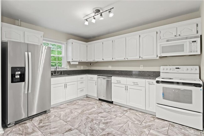 Building Photo - 2901 Lavista Way