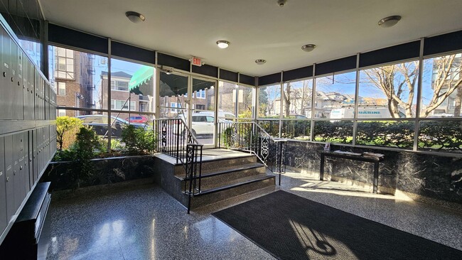 Foto del edificio - 6010 JFK Blvd E