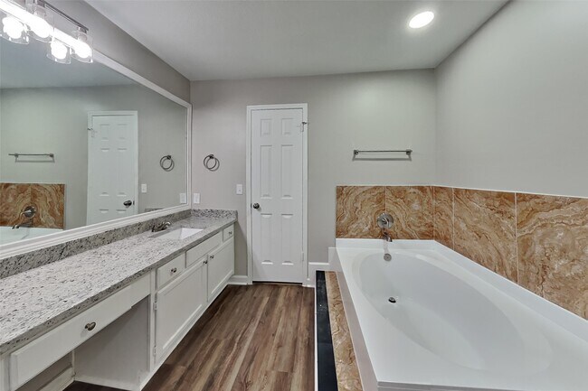 Foto del edificio - 9211 Wandsworth Dr