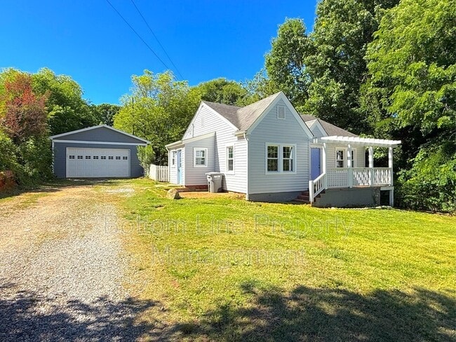 Building Photo - 607 Gaston Ave Ext
